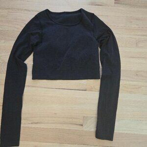 Lululemon Black/Gray long sleeve crop top w/built in bra
